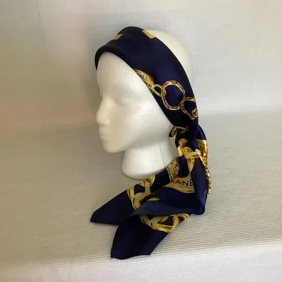 Vintage 90s scarf Navy with Gold Chain design 34-inch square - Picture 9 of 9